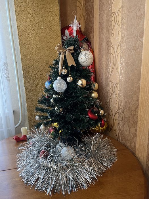 Продам елку искусственную