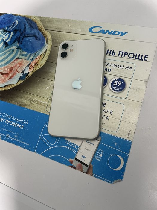 Продам 11 айфон белый