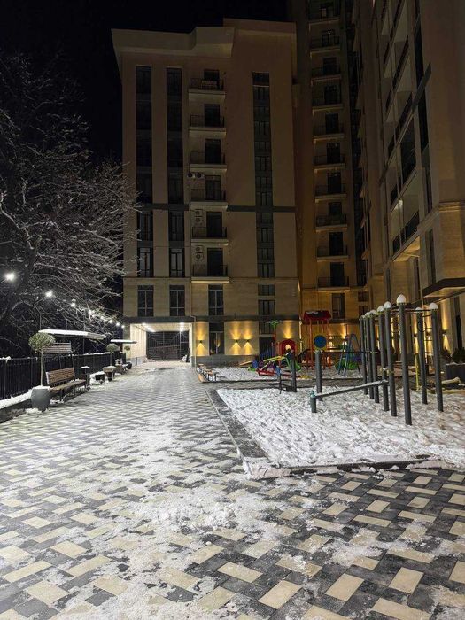 ПАРКОВКИ в центре.Метро BuyukIpakYoli -1 этажи с готовыми арендаторами