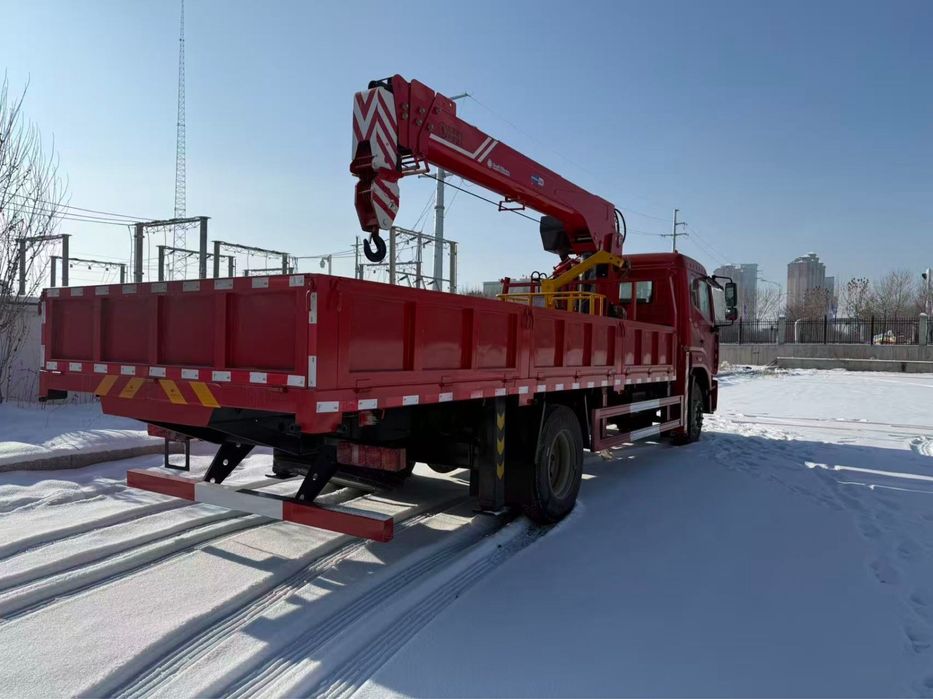 Продам кран-манипулятор HOWO 8т новый