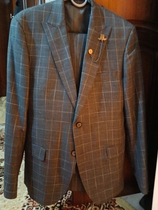 Продам мужеской костюм тройка!!!