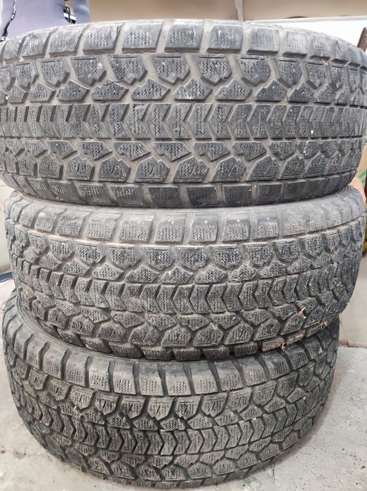 Продам покрышки 275Х60 R18.3 штуки