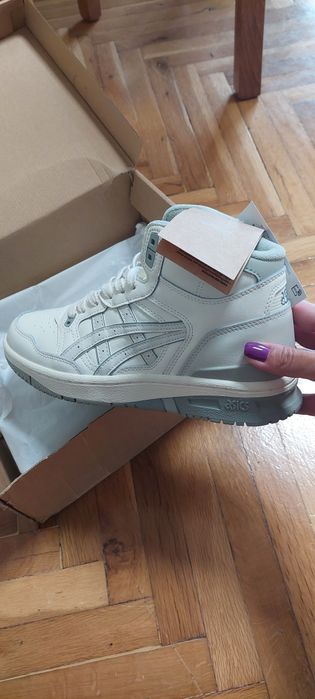 Високи кецове Asics