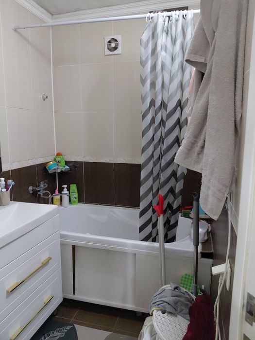 Продам ванну+снизу закрывашку+трубу и шторы