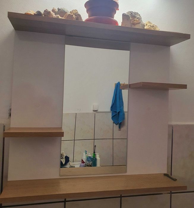 Oglinda de baie cu suport