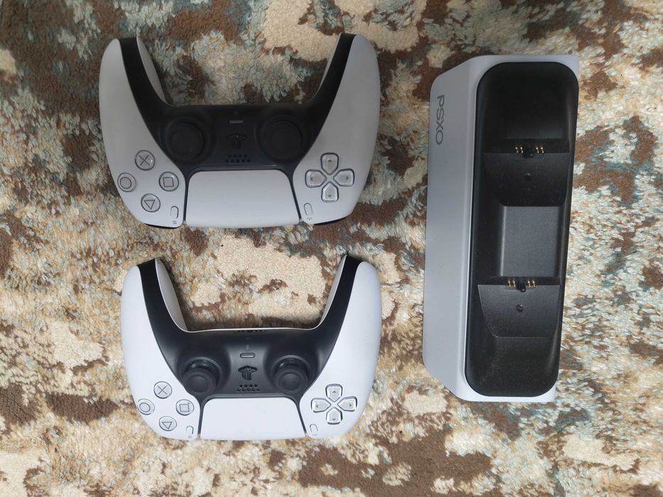 Продам ps5 slim с 2 джойстиками