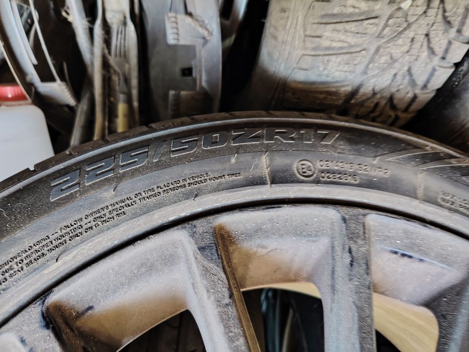 Продавам Гуми 225/50 R17 летни.