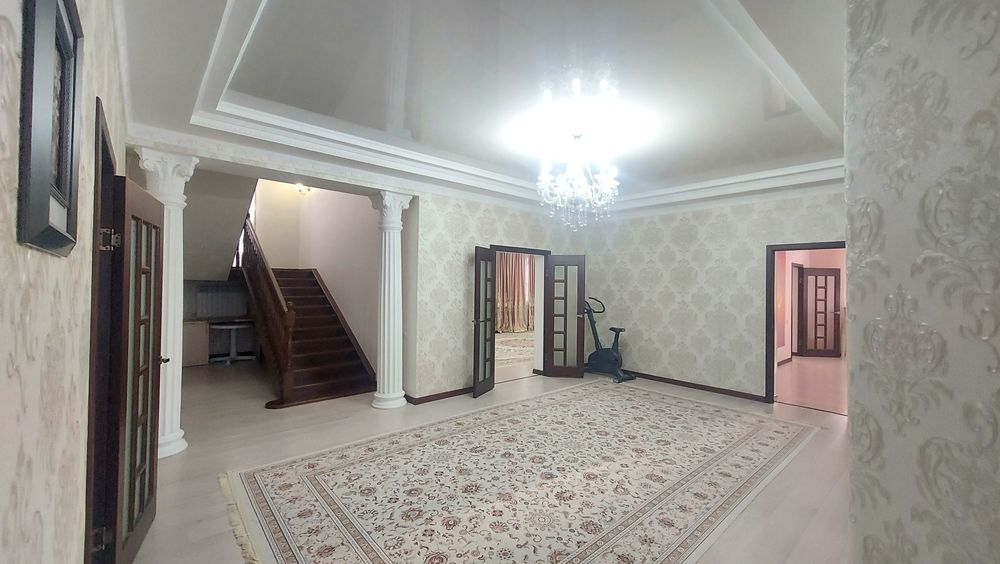 Продам двух этажный коттедж