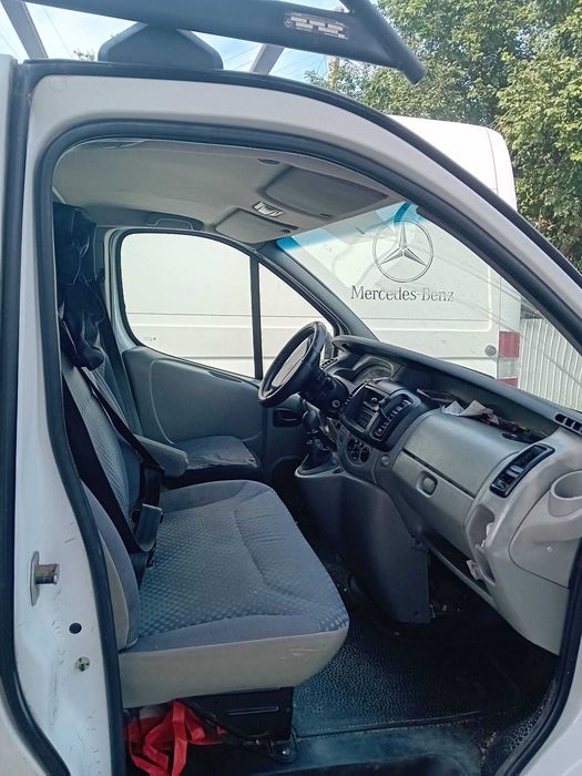 Renault Trafic 2.0 dCi 90 CP L2H1 | 2008 | 3 locuri |