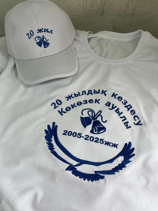 Футболка и кепки