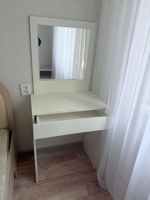 Продам туалетный столик