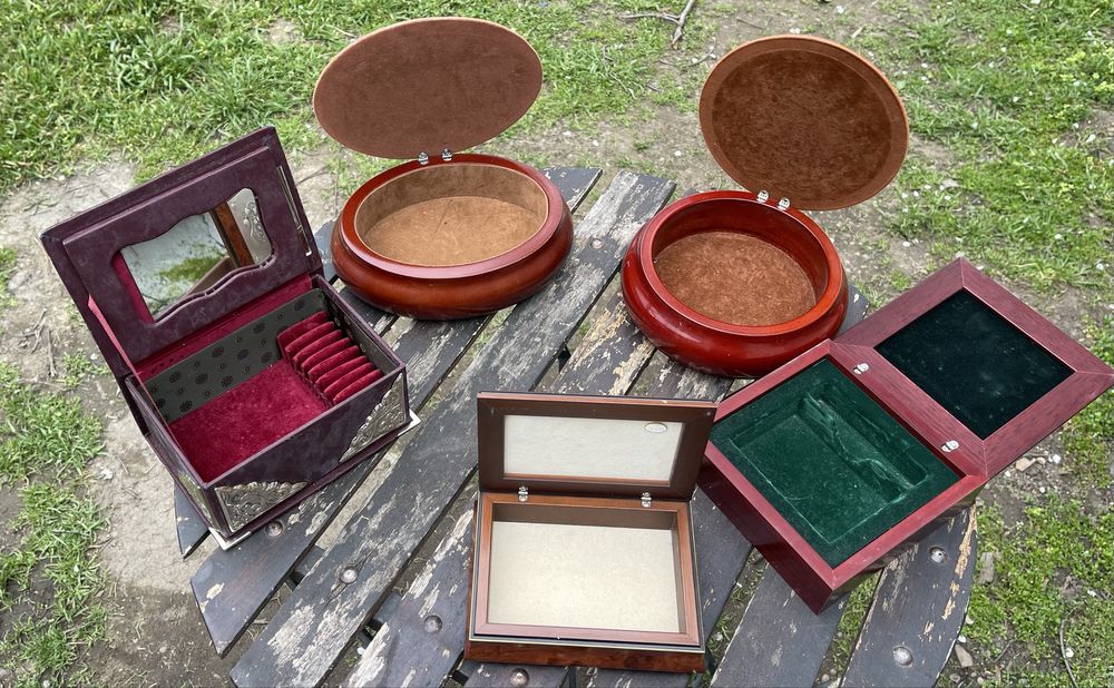 Casete de bijuterii din mahon si argint 925