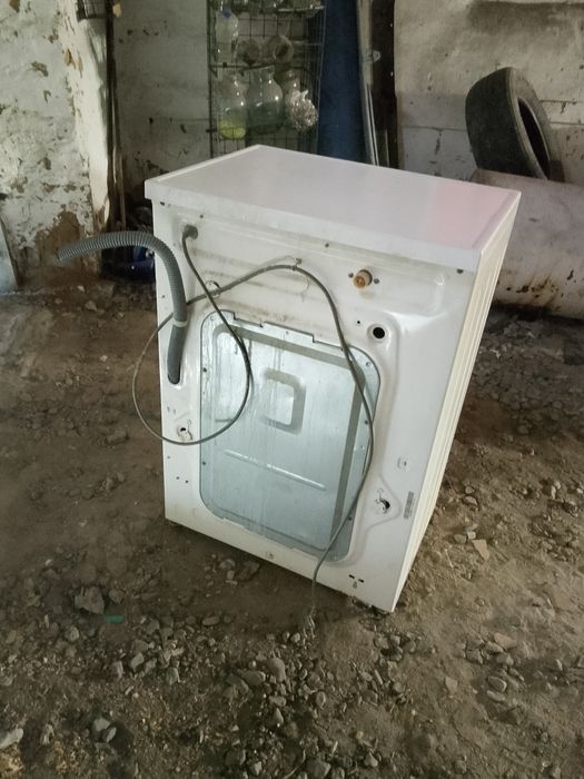Продам стиралку есть мелкая неисправность