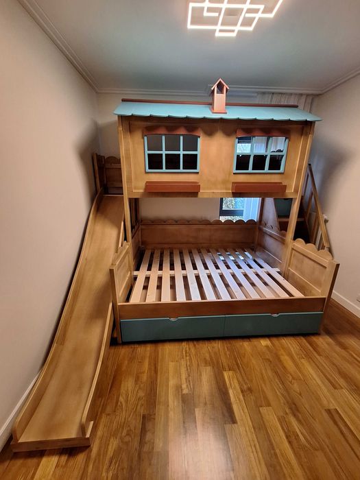 TRANSPORT GRATUIT.Pat tip casuta cu tobogan. Cod 2811