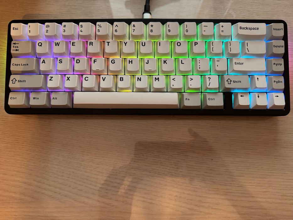 Custom механича магнитна клавиатура 65% HE