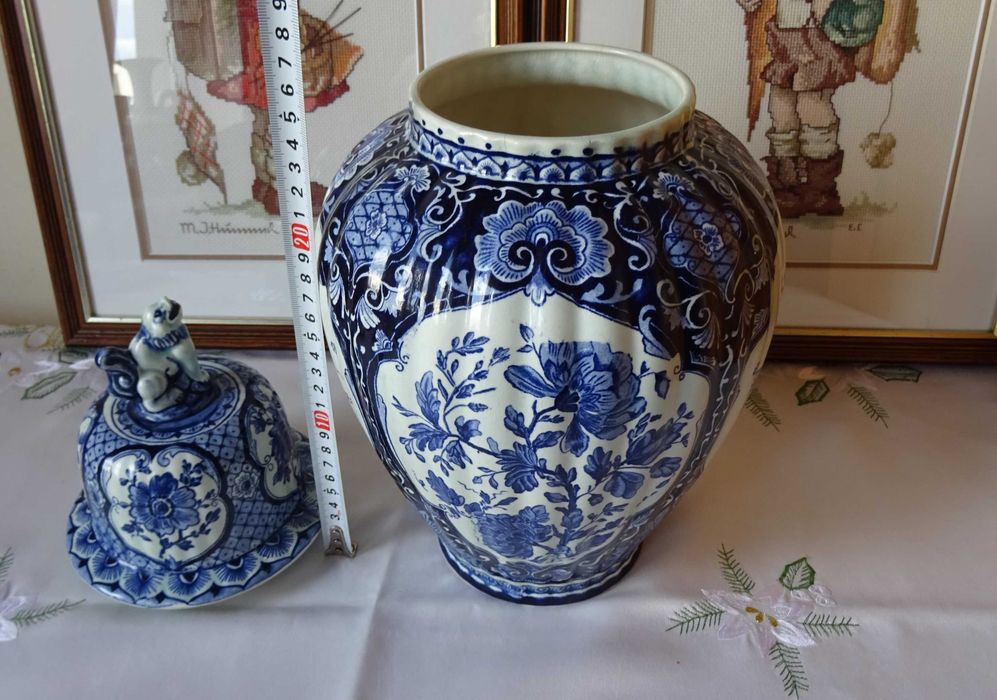 Ваза голяма с капак- Маастрихт Делфт Кралски сфинкс