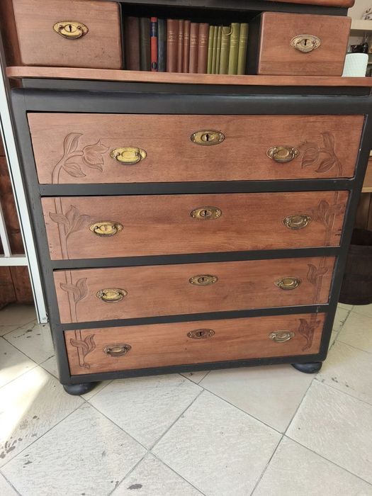 Реставриран бюфет