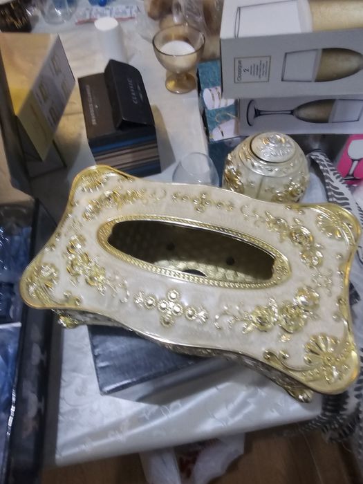 Коробка новой посуды