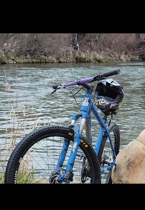Vând Bicicleta + echipament