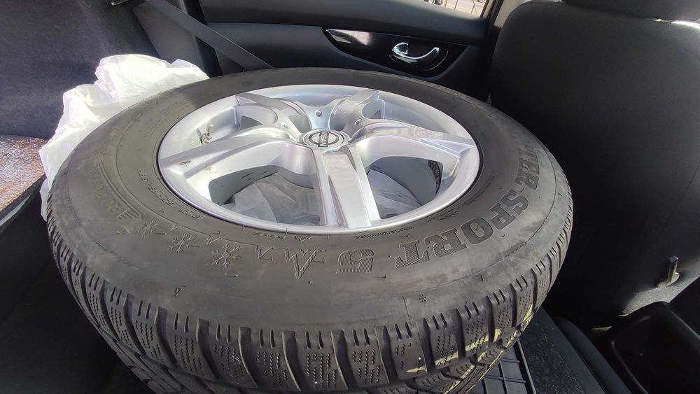 Roți de  iarnă  Nissan 215/65/R16 DUNLOP