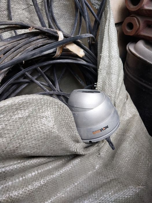 Три камеры с проводами и оборудованием