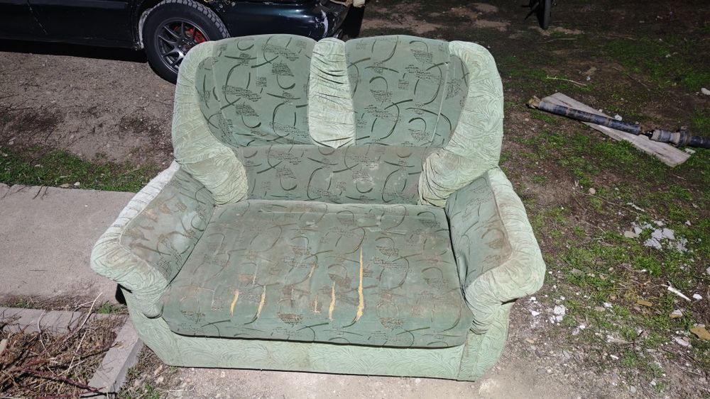 Отдам даром диван