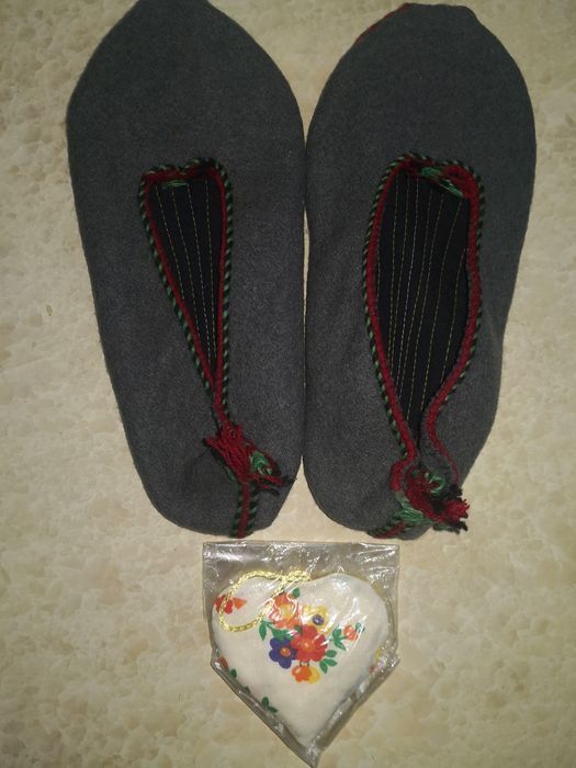 Продавам,Ръчно изработени пантофи, терлъци”с вплетени, Етно” мотиви