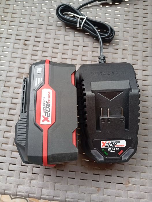 Acumulator + încărcător Parkside