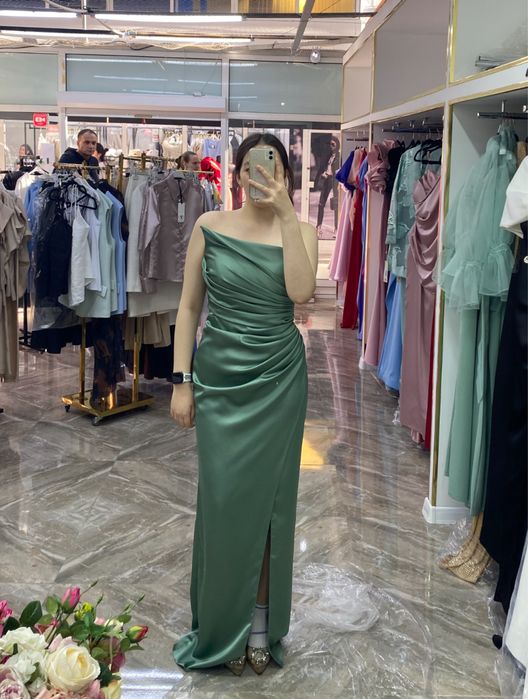 Атласное платье на выпускной