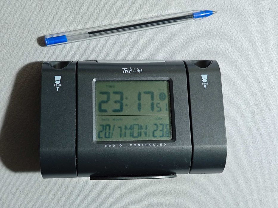 Часовник прожектиращ на тавана часа