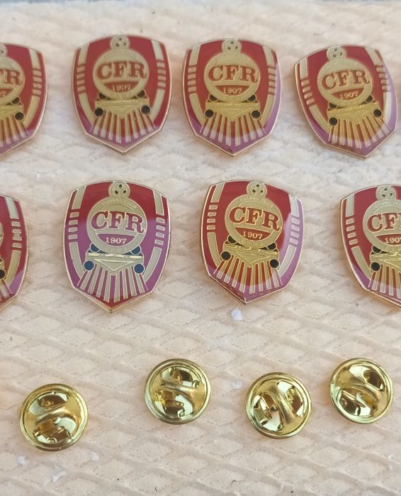 Lot 10 insigne CFR Cluj