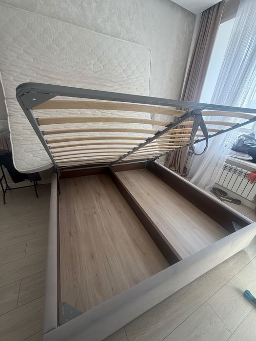Продам кровать серая