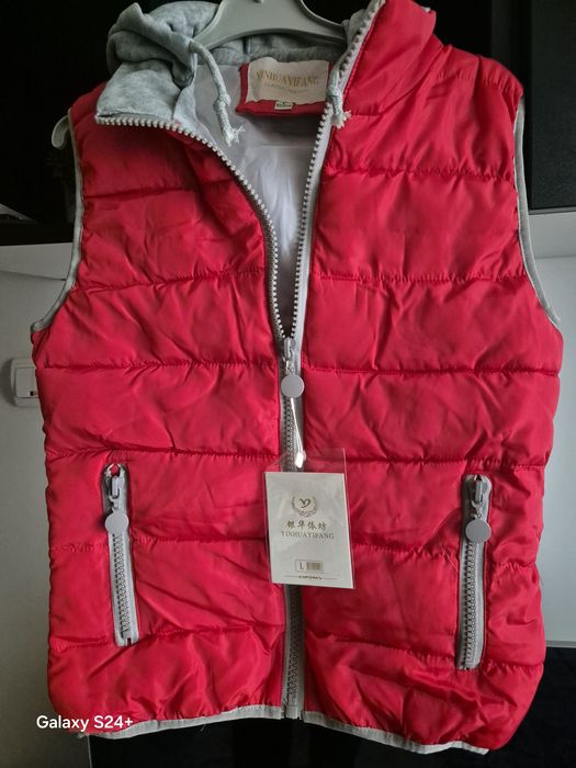 Vestă nouă cu glugă