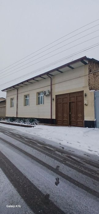 Назарбек Тарновда уй сотилади.4соток5хона.Газ,свет,сув,канализация бор