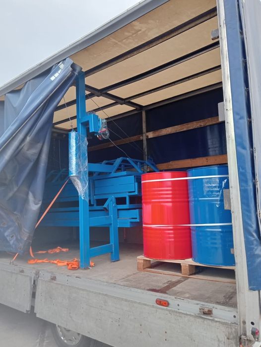 Presa panouri SIP , spuma poliuretanica