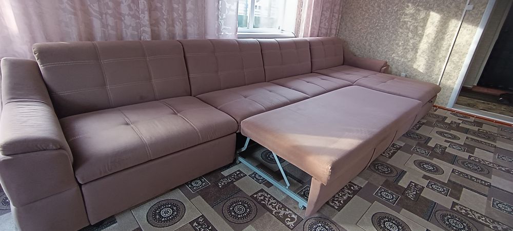 Угловой  диван .