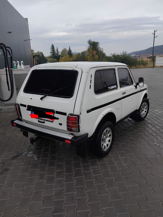 Лада Нива, на части.