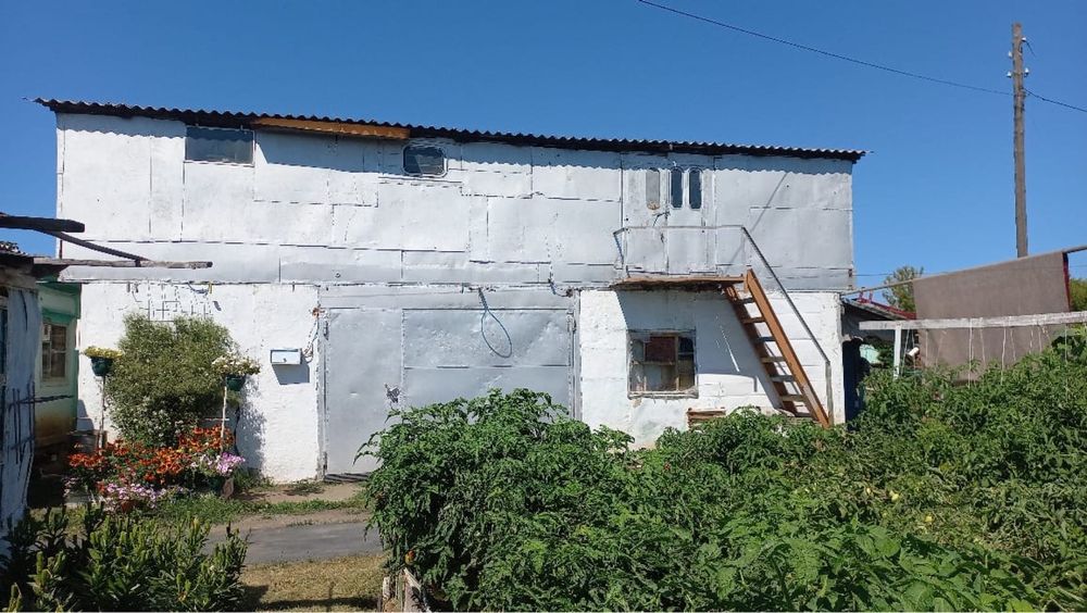Продам дом в поселке Горняцком