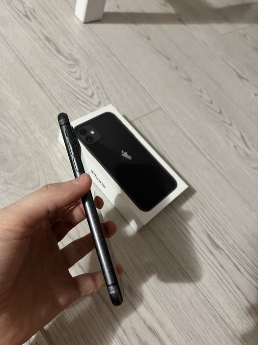 Продаю 11 айфон, 64 гб