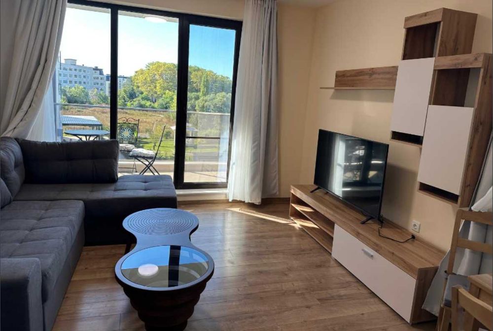 Дава се под наем Двустаен апартамент в к.к. Св.Св. Константин и Елена - 78 кв.м за 650 € - Снимка #2