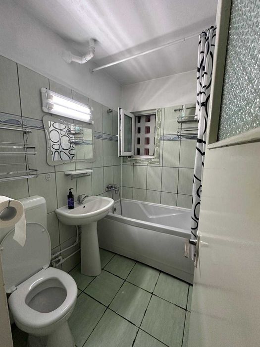Apartament 3 camere, 66 m², etaj 2/4 – gata de mutat, zonă liniștită, aproape de Palas
