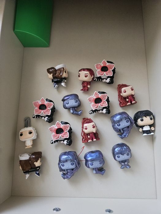 Vand figurine stranger things kinder joy 5 lei buc