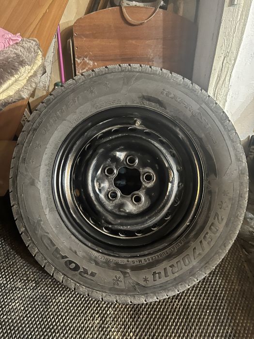 Продам 14-е диски с всесезонной резиной