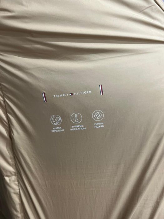 Продам пуховик Tommy Hilfiger