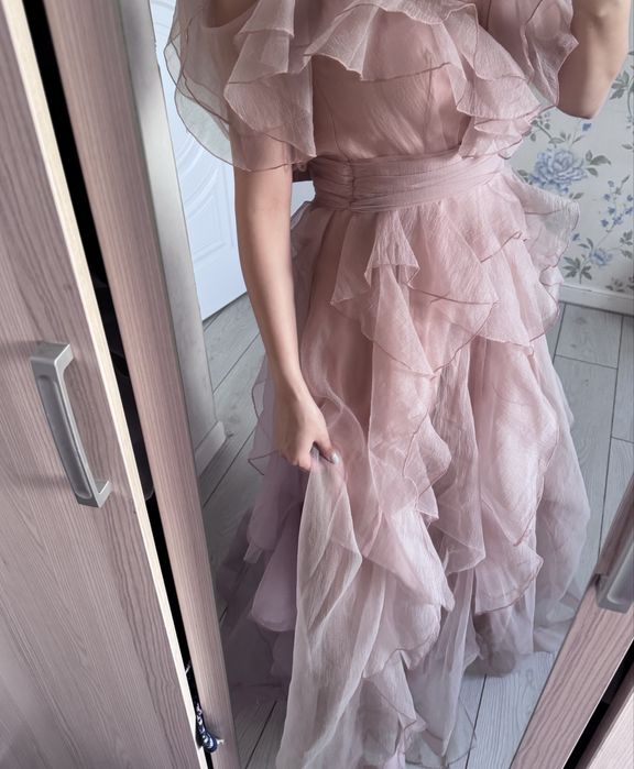Пышные вечерние платья пыльно розового цвета