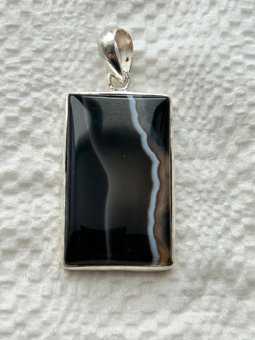Агатовый полосатый кулон в серебре