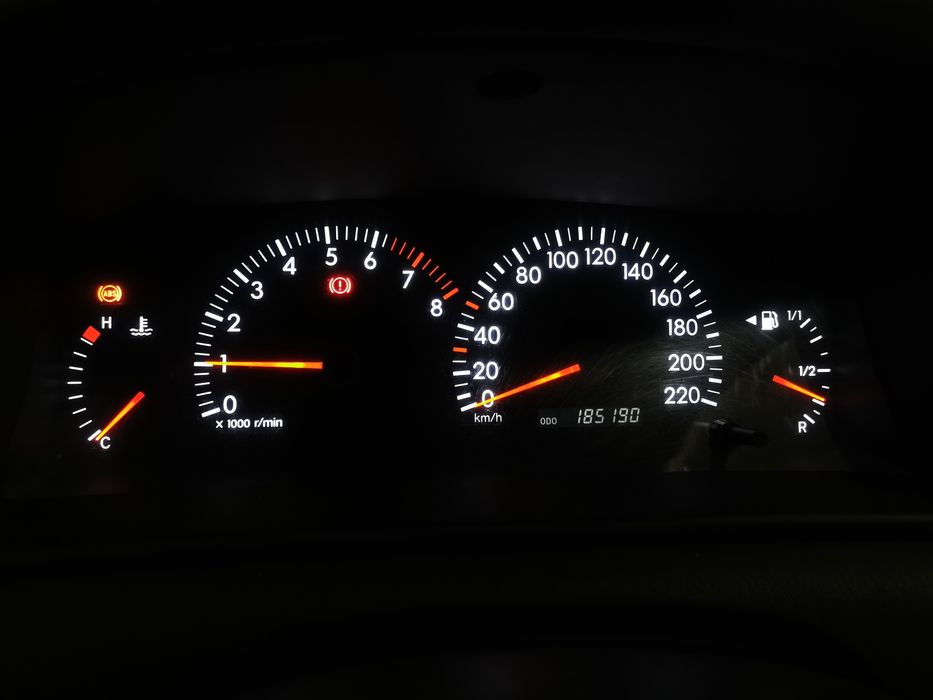 Продавам Тойота Корола 2005г. 1.4 vvti цялата или на части