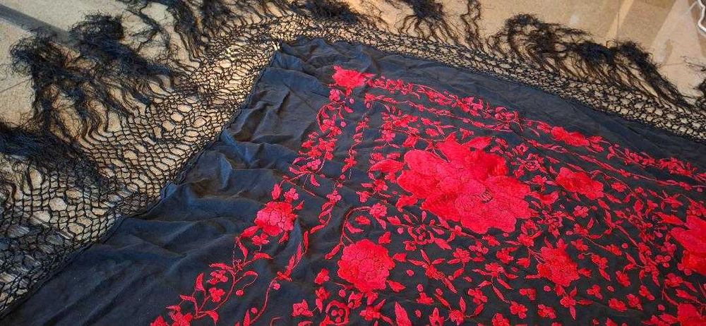 Sal brodat matase, original, dans traditional Spania