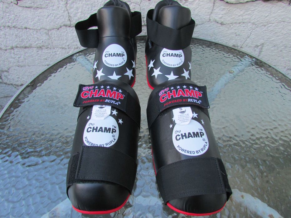 Екипировка за карате - кик бокс Pro Champ - FMA