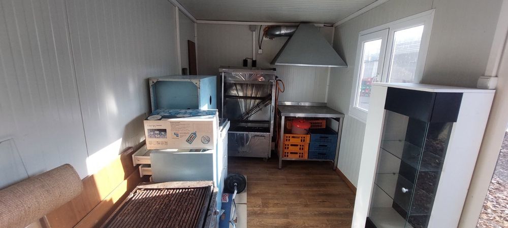 Продавам напълно оборудван павилион